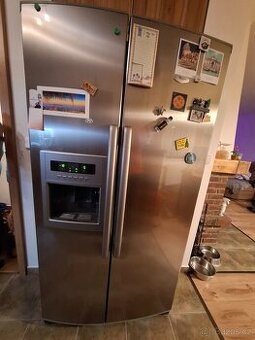 Americká lednice Whirpool