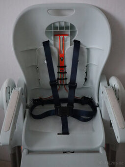 Pětibodové bezpečnostní upínání na židličku Chicco