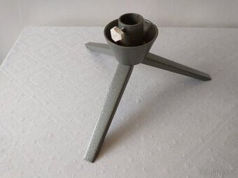 Kovový stojan na vánoční stromek