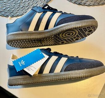 Adidas Samba.