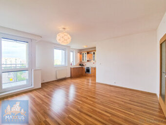 Pronájem světlého bytu 2+kk (52 m2) s balkonem, sklepem a GS