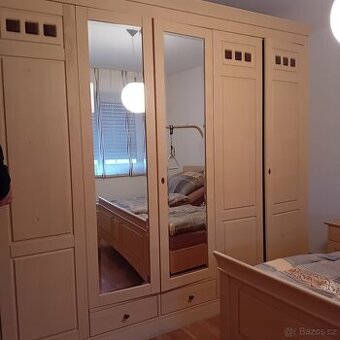 Šatní skříň "masiv