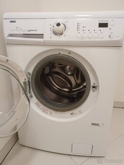 Pračka se sušičkou Zanussi