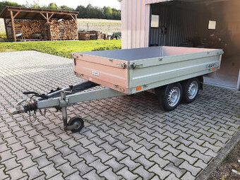 Přívěsný bržděný vozík s nástavbou
