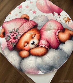 Kobereček a samolepky na zeď