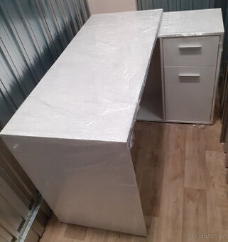 Dětský psací stůl