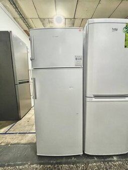 Kompaktní Candy lednice – malá, ale šikovná