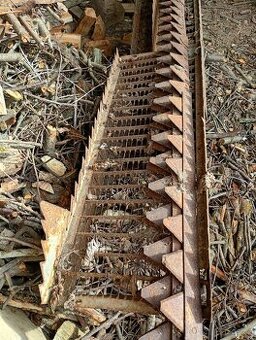 Vytřasadlo a 3kusy kosa Fortschritt E 512