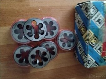 Nova závitová očka  M206g Zn Narex