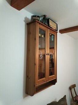 Koupím vitrínu Ikea Leskvik