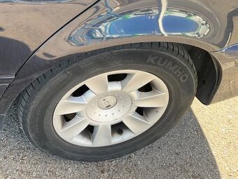 Kompletní originál kola BMW E39 s krásnými pneu 225/60 ZR15