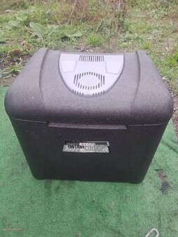Přenosná autochladnička Ezetil Iso Titan Courier.