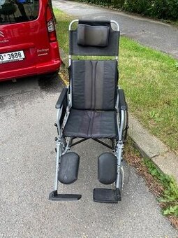 Manuálně polohovatelný invalidní vozík