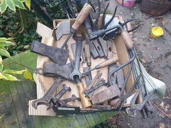 Vybavení dílny - staré nářadí