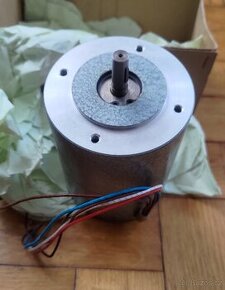 Krokový motorek MEZ Náchod