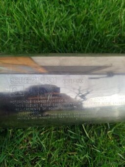 Výfuk nejspíše Suzuki Bandit 600