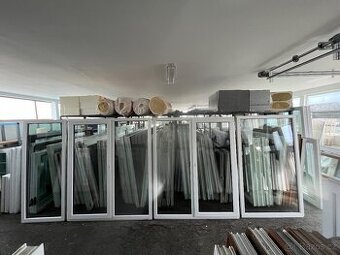 Plastové balkónové dveře + fix 555cm