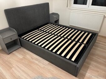Čalouněná postel s úložným prostorem