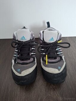 Turistické kotníkové boty