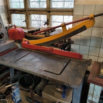 Tabulové nůžky 1000 mm pákové, ruční