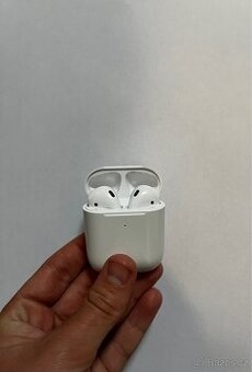 AirPods 2. generace s nabíjecím pouzdrem – plně funkční