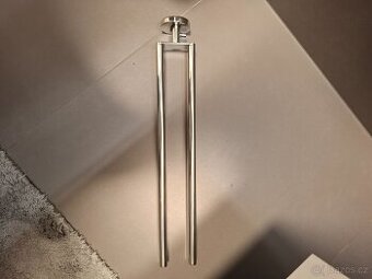 Blomus Areo dvojramenný držák ručníků