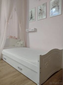 DOVOZ MOŽNÝ bílá postel dětská s hvězdičkami, se suplikem.