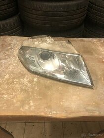 Škoda Octavia 2 přední pravé světlo