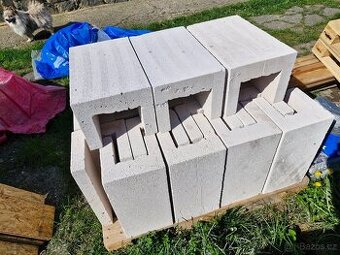 Daruji zbylé tvárnice a U profily
