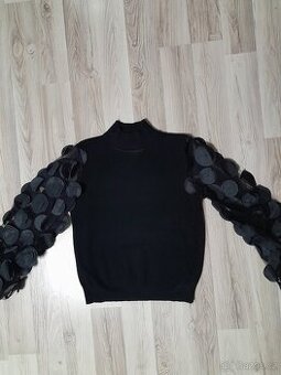 Luxusní černý svetřík S/M