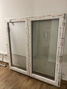 Plastové okno 150x150 + klika