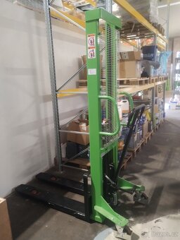 Ruční vysokozdvižný vozík STACKER - 1