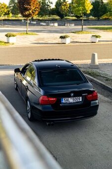 BMW E90 330i LCI