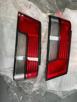 Peugeot 405, zadní světla nové kryty, originál
