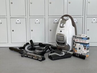 vysavač Rowenta RO7487EA Silence Force Allergy+