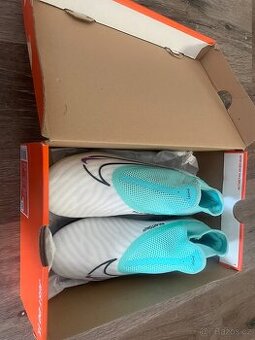 Kopačky lisovky Nike Phantom