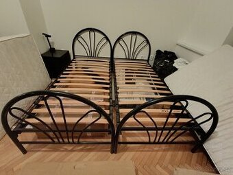 2 kovové černé postele