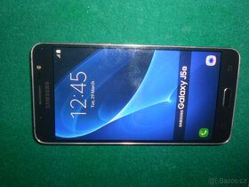 Mobilní telefon - maketa