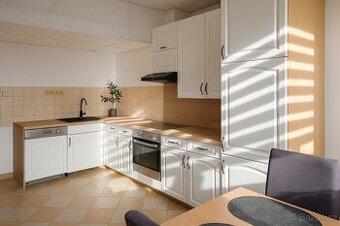 Prodej 3+1 OV, neprůchozí pokoje Matúškova ulice Praha 4