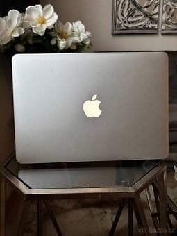 MacBook Air 13” – Intel i7, 8 GB RAM, moc dobrý stav