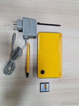 NINTENDTO DSi XL v top stavu ,nová baterie plno her