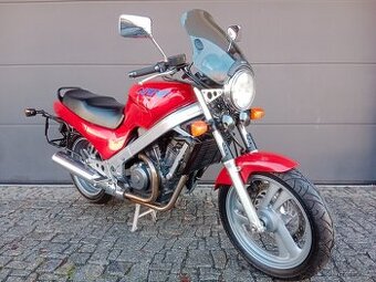 Honda NTV 650 Revere r.v.1996 2.Majitel - REZERVACE..
