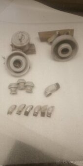 retro porcelánové objímky a vypínač