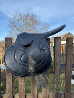 Dostihové bezkostrové sedlo Jan Hauzr