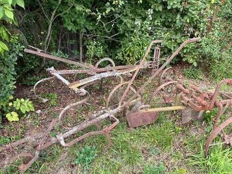 Prodám zemědělské stroje za cenu šrotu