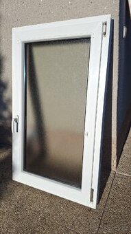 Prodám jedno koupelnové okno REHAU