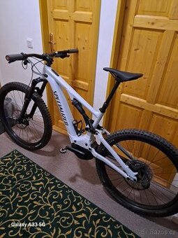 Specialized celoodpružené horské elektrokolo