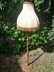 Retro dřevěná stojací lampa
