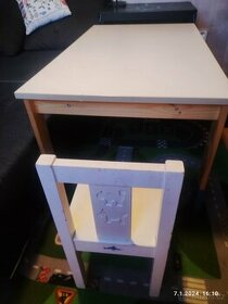 Rostoucí stůl Ikea + židle