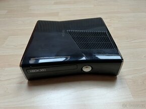 XBox 360 s HD 250 GB- vadný  pouze na díly 